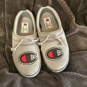 size 10 champion slippers